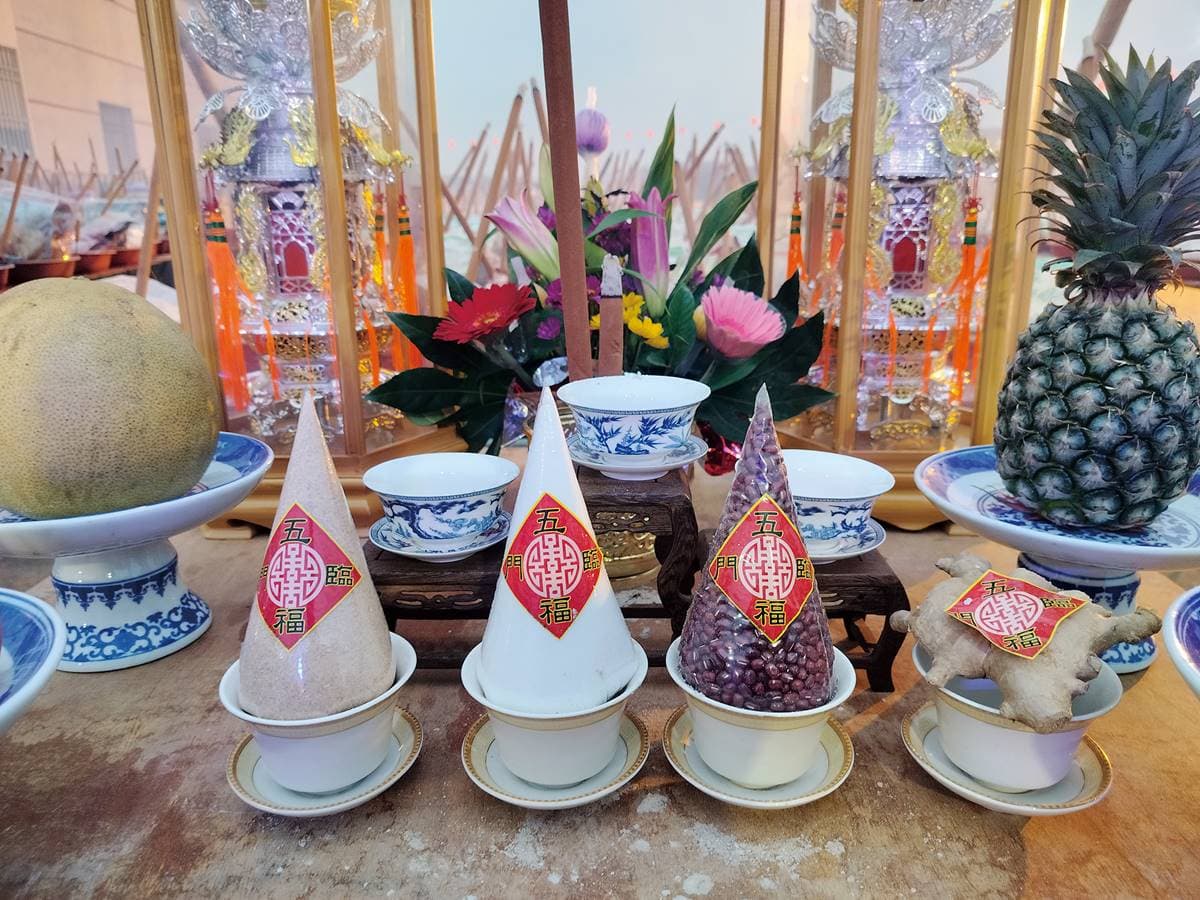 鹽的民俗禁忌!「拜天公、驅邪、祈求好運」都用,「撒鹽米」做錯當心無效 鹽的民俗禁忌!「拜天公、驅邪、祈求好運」都用,「撒鹽米」做錯當心無效