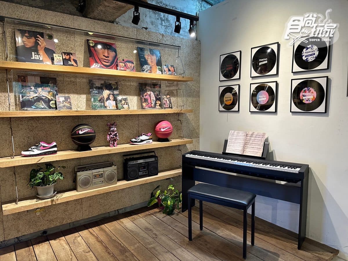 周杰倫粉絲快衝!「音樂聯名咖啡廳」免費入場,3大音樂體驗、4款餐點開箱 周杰倫粉絲快衝!「音樂聯名咖啡廳」免費入場,3大音樂體驗、4款餐點開箱
