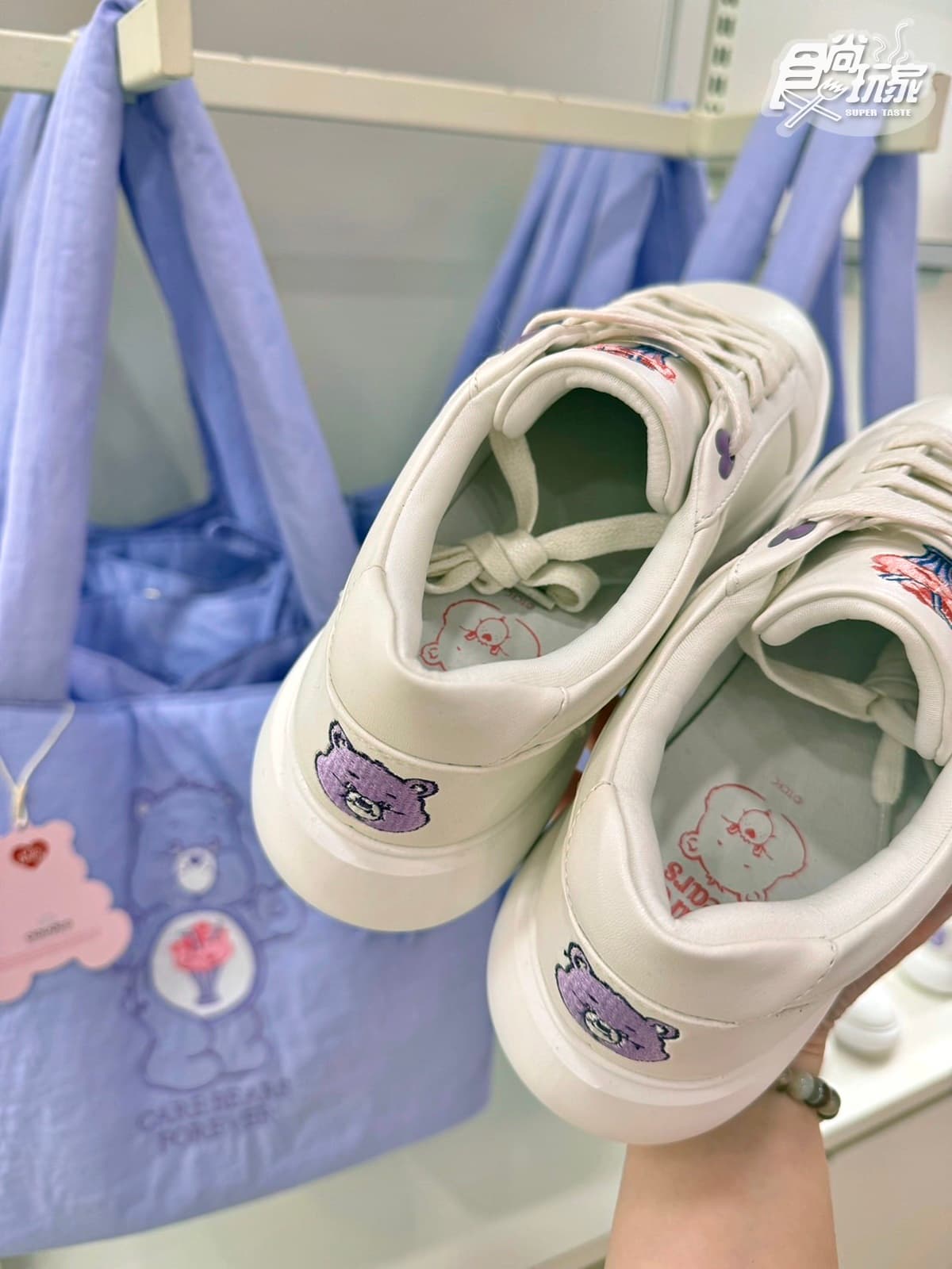 全台首間「彩虹熊粉紅小屋」在西門!Care Bears專賣店:巨大盒裝、送襪子盲盒 全台首間「彩虹熊粉紅小屋」在西門!Care Bears專賣店:巨大盒裝、送襪子盲盒