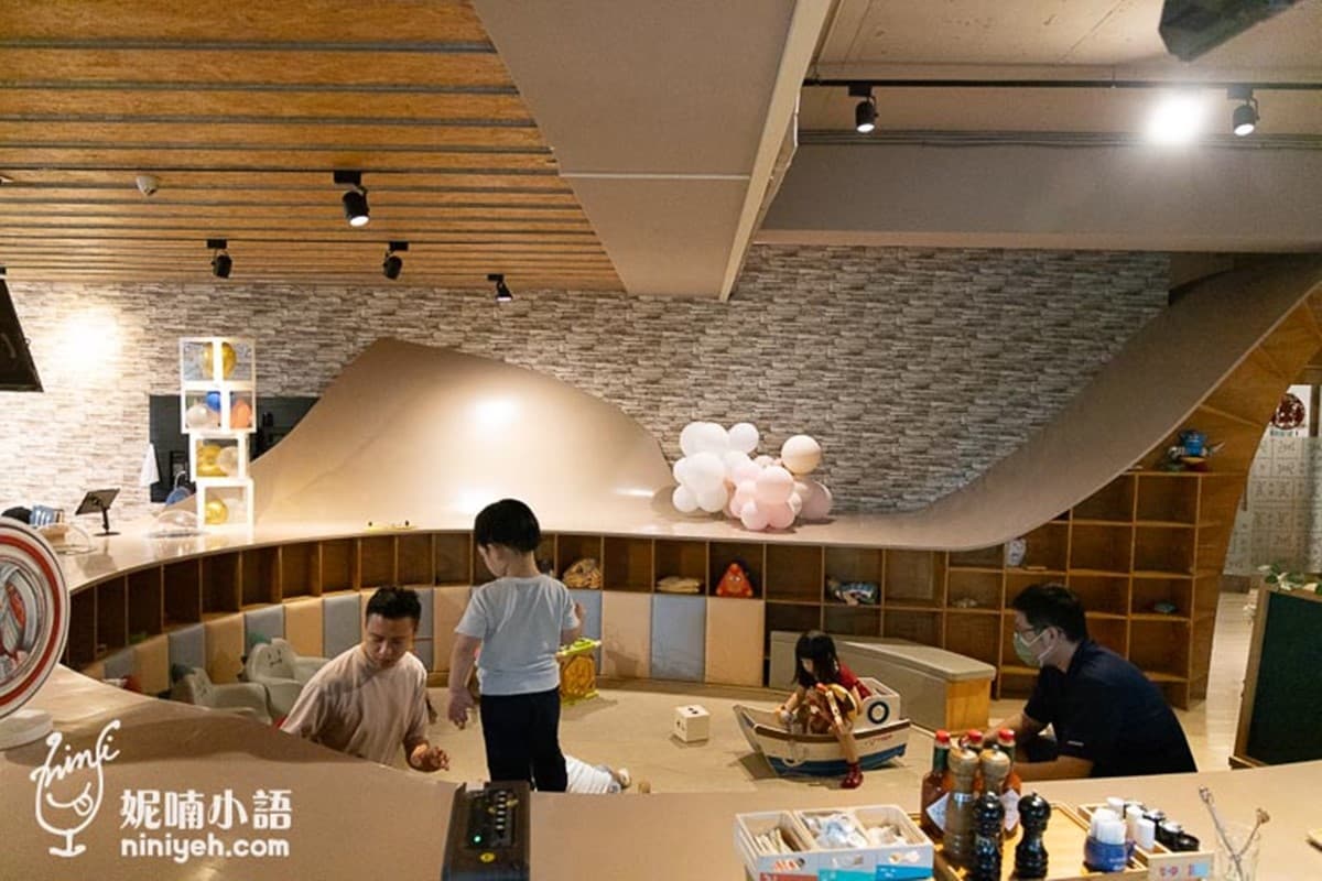 「夢幻旋轉木馬」免費搭!台北超低調親子餐廳藏這,多個遊戲區遛小孩嗨翻 「夢幻旋轉木馬」免費搭!台北超低調親子餐廳藏這,多個遊戲區遛小孩嗨翻
