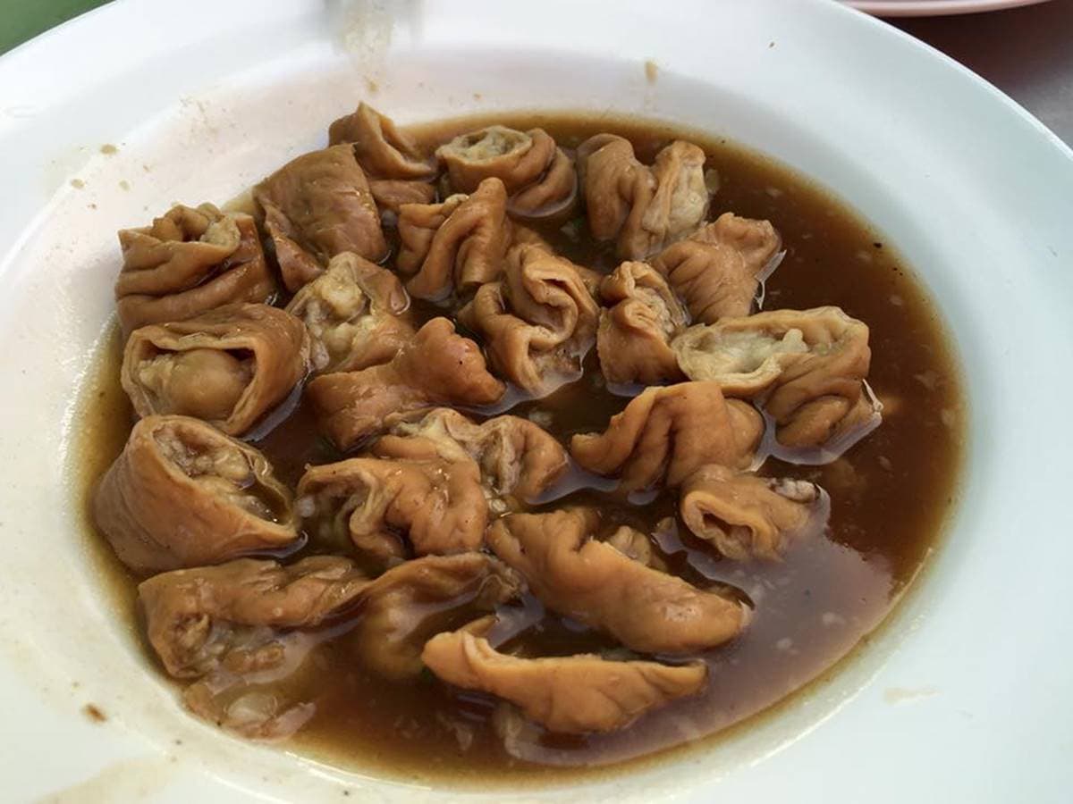 清邁夜市人氣小吃!當地人認證最好吃「鳳飛飛豬腳飯」,連美食家波登都認可 清邁夜市人氣小吃!當地人認證最好吃「鳳飛飛豬腳飯」,連美食家波登都認可