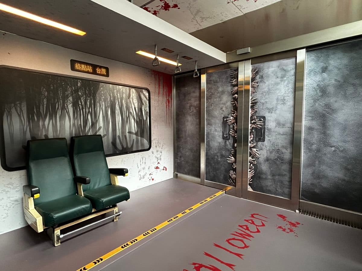 3公尺白幽靈超萌!免費打卡Outlet、商場萬聖節造景,加碼400秒無人機表演 3公尺白幽靈超萌!免費打卡Outlet、商場萬聖節造景,加碼400秒無人機表演