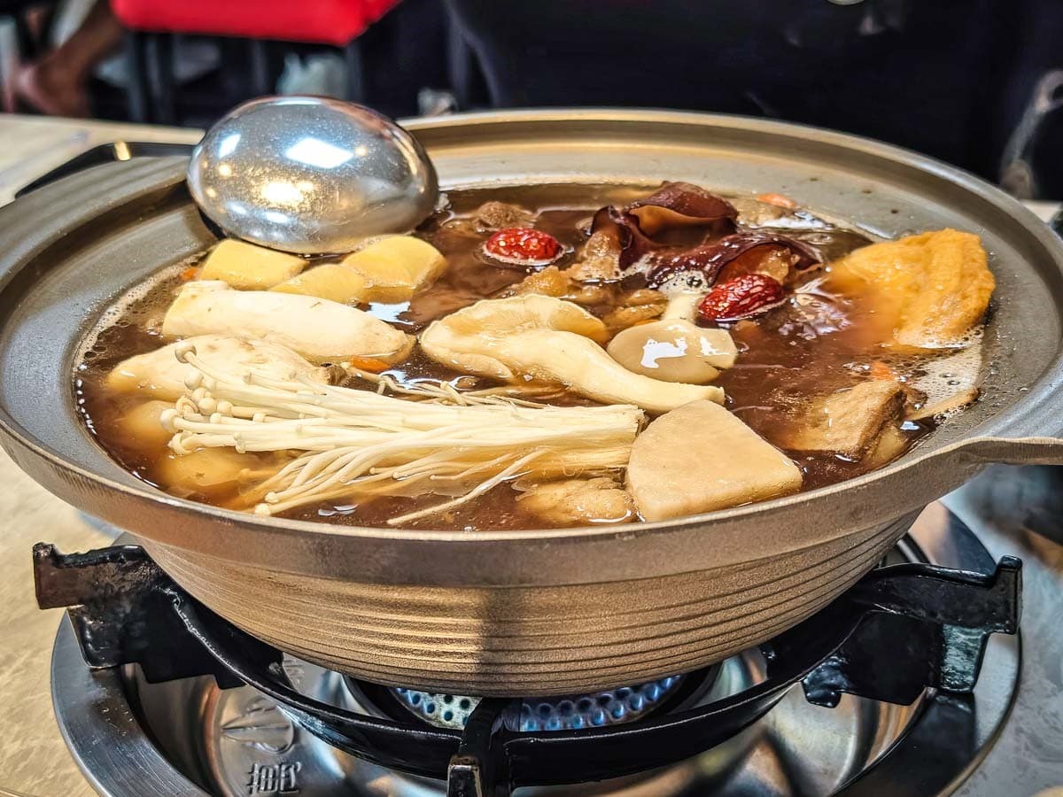 【新開店】桃園最狂「羊肉爐+牛肉吃到飽」!580元爽嗑百種食材、免服務費 【新開店】桃園最狂「羊肉爐+牛肉吃到飽」!580元爽嗑百種食材、免服務費