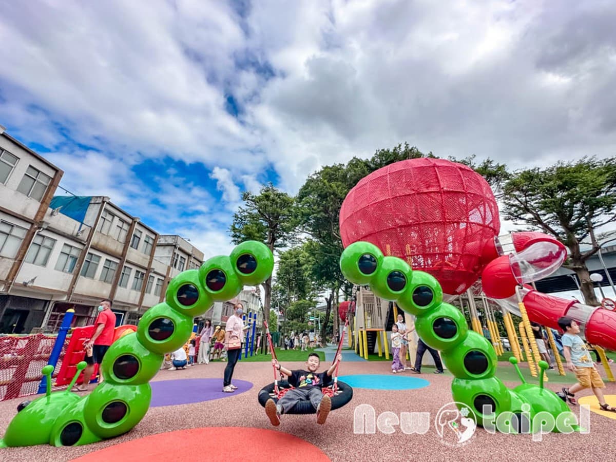 新北「全新公園」開放!全台首座「蘋果主題遊戲場」,超Q溜滑梯、空中步道 新北「全新公園」開放!全台首座「蘋果主題遊戲場」,超Q溜滑梯、空中步道
