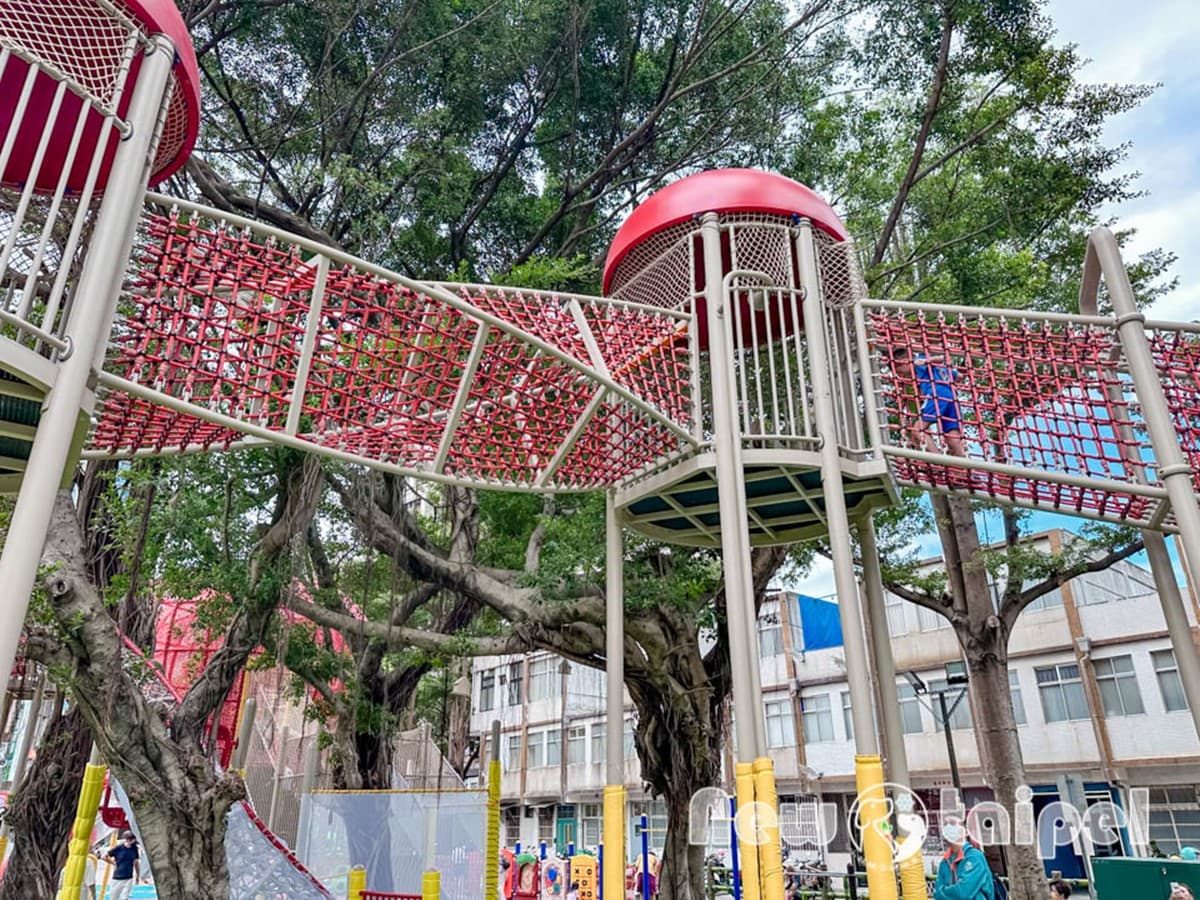 新北「全新公園」開放!全台首座「蘋果主題遊戲場」,超Q溜滑梯、空中步道 新北「全新公園」開放!全台首座「蘋果主題遊戲場」,超Q溜滑梯、空中步道