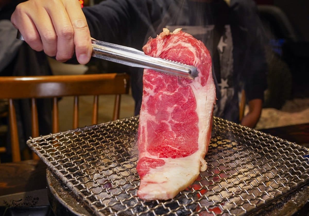 台南「火烤兩吃」吃到飽!爽嗑海鮮、哈根達斯百種食材,還能打卡2層樓暴龍 台南「火烤兩吃」吃到飽!爽嗑海鮮、哈根達斯百種食材,還能打卡2層樓暴龍