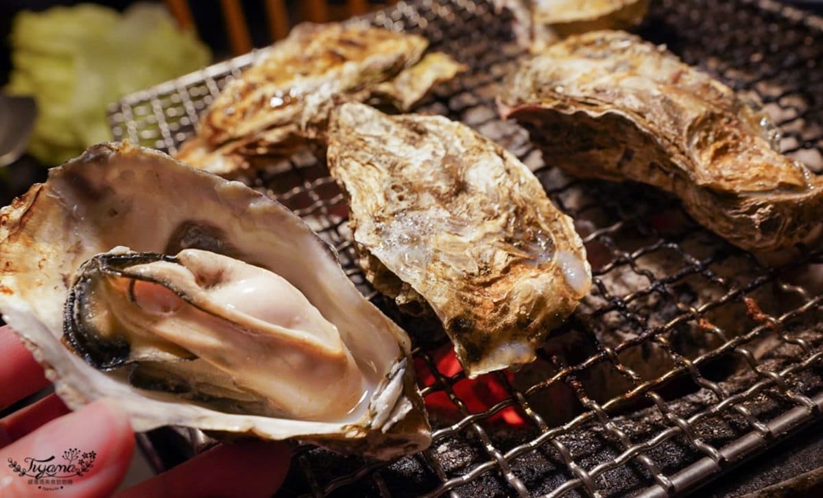 台南「火烤兩吃」吃到飽!爽嗑海鮮、哈根達斯百種食材,還能打卡2層樓暴龍 台南「火烤兩吃」吃到飽!爽嗑海鮮、哈根達斯百種食材,還能打卡2層樓暴龍
