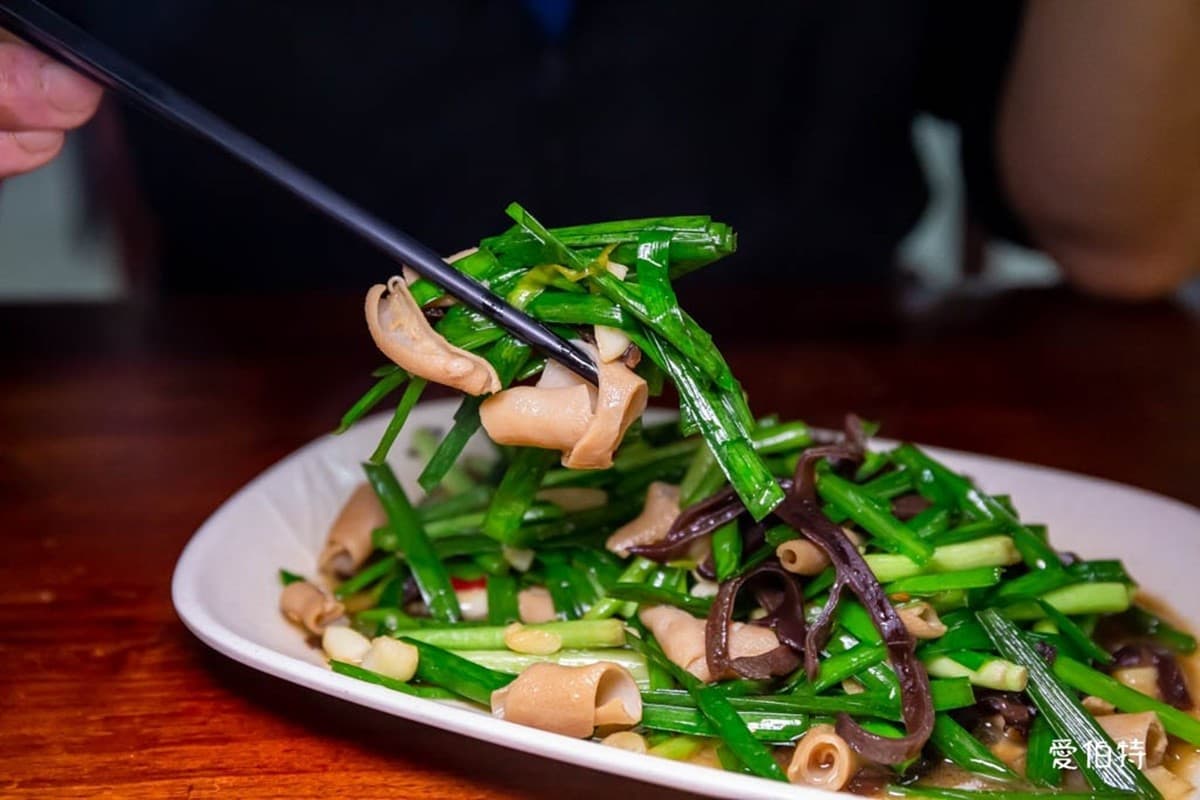 桃園人激推「銷魂廣式燒鵝」!皮脆肉嫩又多汁,超經典「韭菜炒鵝腸」也必吃 桃園人激推「銷魂廣式燒鵝」!皮脆肉嫩又多汁,超經典「韭菜炒鵝腸」也必吃