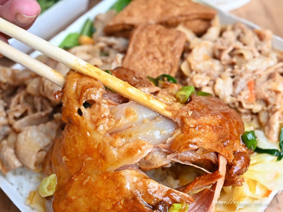 台中人激推「排隊便當」!蒜泥白肉高CP值肉量多,紅燒排骨、蔥油雞腿也必點 台中人激推「排隊便當」!蒜泥白肉高CP值肉量多,紅燒排骨、蔥油雞腿也必點