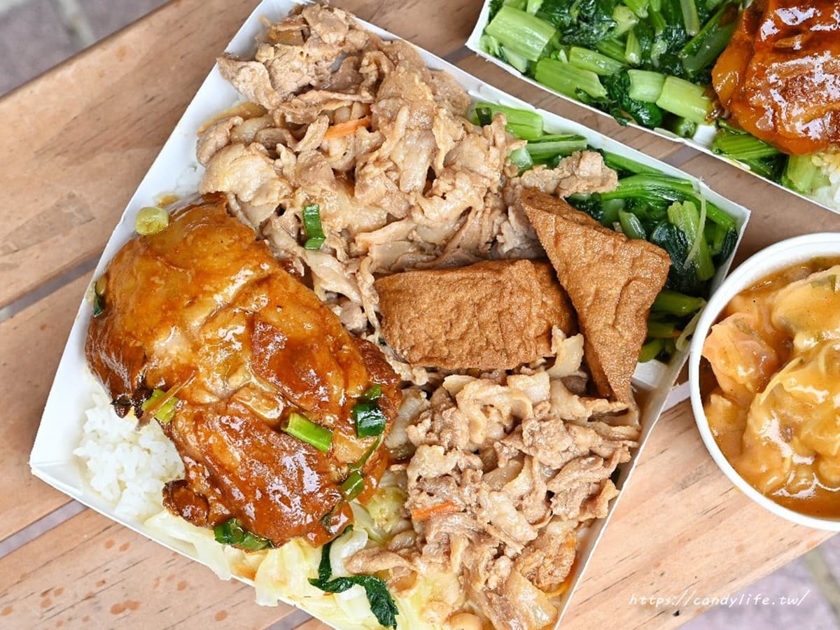 台中人激推「排隊便當」!蒜泥白肉高CP值肉量多,紅燒排骨、蔥油雞腿也必點 台中人激推「排隊便當」!蒜泥白肉高CP值肉量多,紅燒排骨、蔥油雞腿也必點
