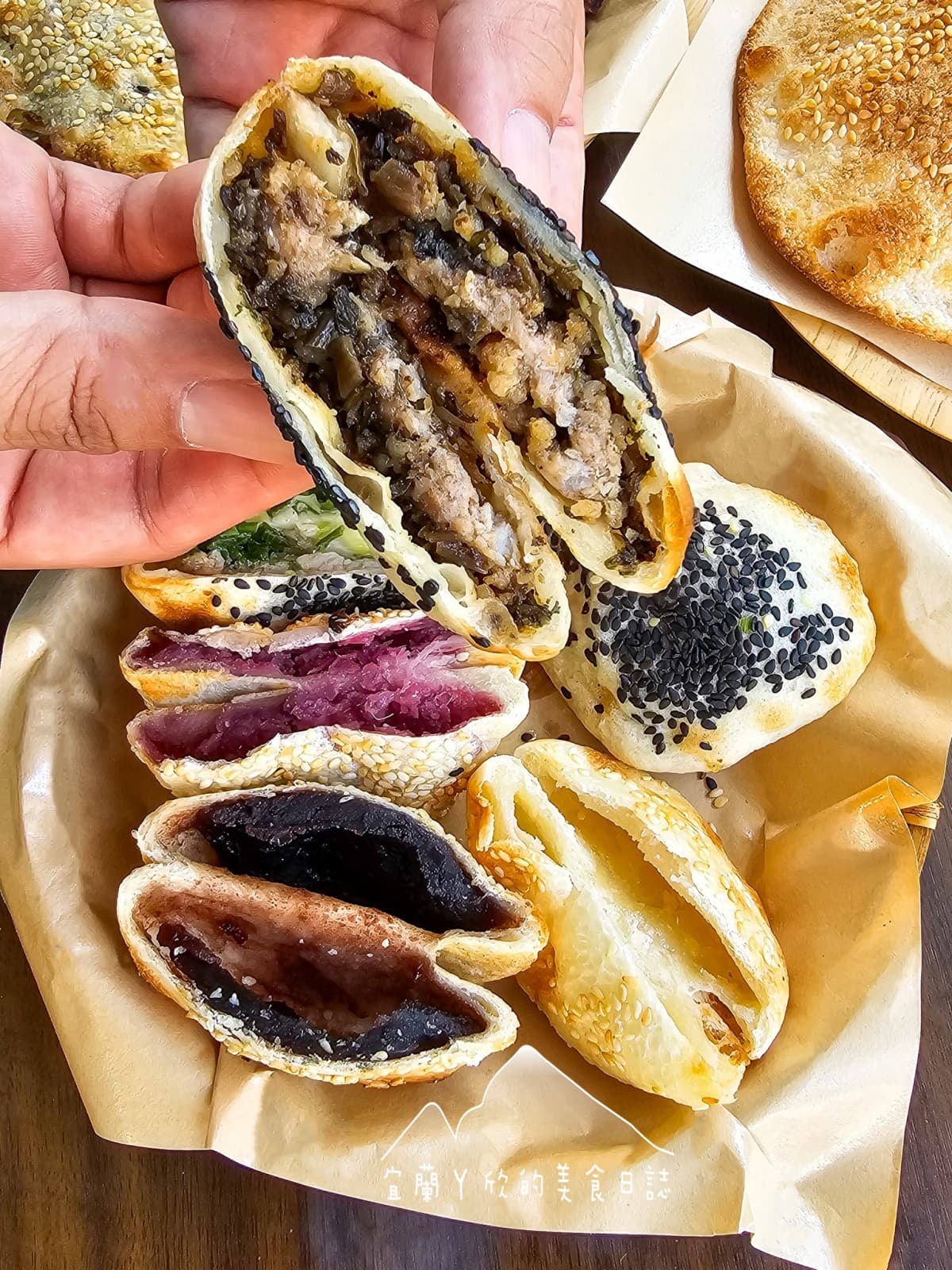 湖南超夯「炭烤燒餅」插旗台灣!9種口味任你選,梅菜扣肉、紫薯起司都必吃 湖南超夯「炭烤燒餅」插旗台灣!9種口味任你選,梅菜扣肉、紫薯起司都必吃