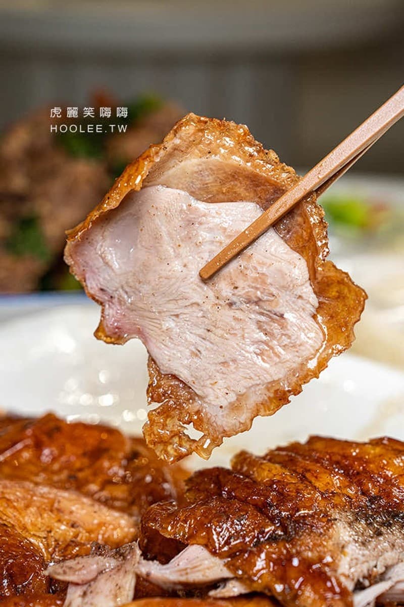 市場熱賣40年!老字號「黃金烤鴨」油亮鮮嫩超多汁,必加獨門中藥粉更銷魂 市場熱賣40年!老字號「黃金烤鴨」油亮鮮嫩超多汁,必加獨門中藥粉更銷魂