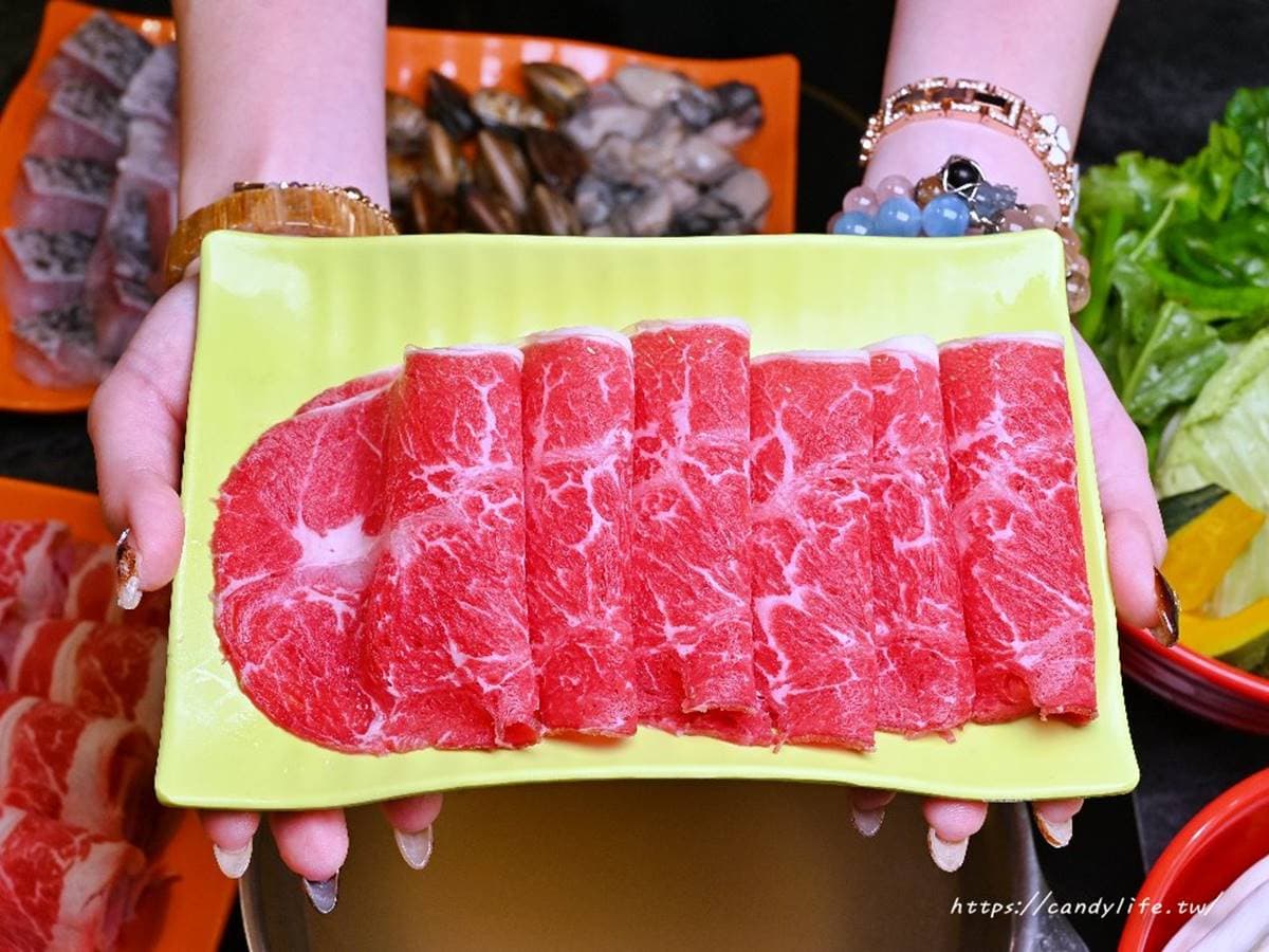 肉盤60元起買一送一!台中高CP值火鍋吃到飽,自助吧超過50種蔬菜任你夾(中獎公布) 肉盤60元起買一送一!台中高CP值火鍋吃到飽,自助吧超過50種蔬菜任你夾(中獎公布)