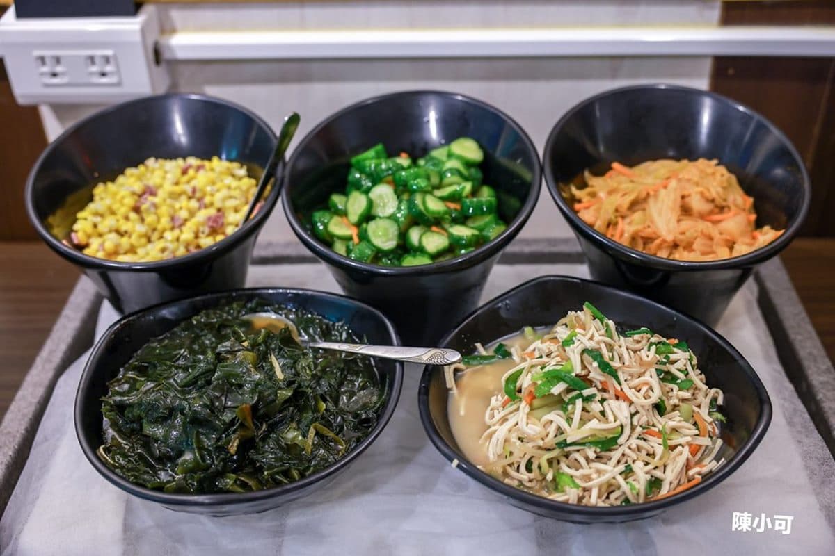 200元開吃牛排+自助吧!新北高CP值隱藏牛排店,滷肉飯、蔬菜、濃湯吃到飽 200元開吃牛排+自助吧!新北高CP值隱藏牛排店,滷肉飯、蔬菜、濃湯吃到飽