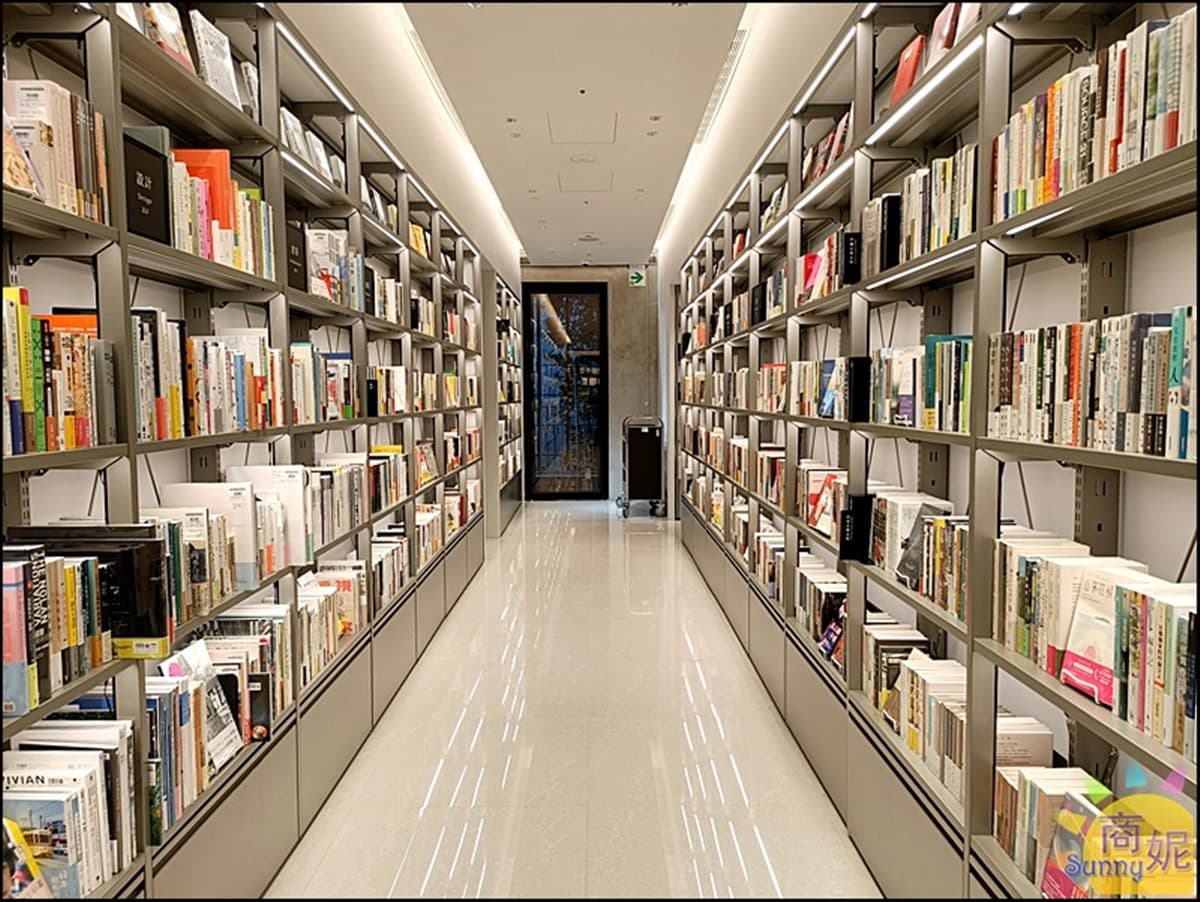 最低180元起!「台中室內景點」零食、麵包、飲料吃到飽,再附插座+書籍 最低180元起!「台中室內景點」零食、麵包、飲料吃到飽,再附插座+書籍
