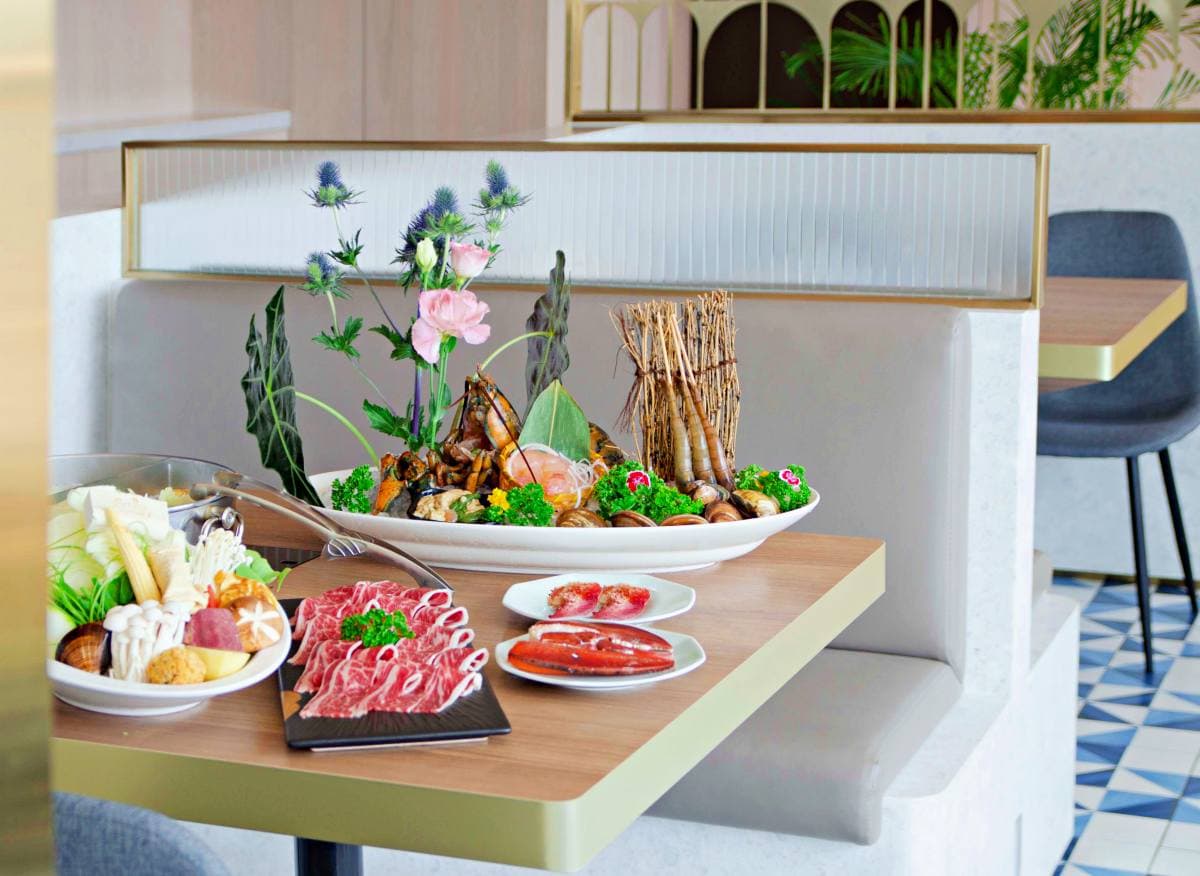 來飯店過節最浪漫!入住送聖誕季門票,加碼「南部最高火鍋」跨年 來飯店過節最浪漫!入住送聖誕季門票,加碼「南部最高火鍋」跨年