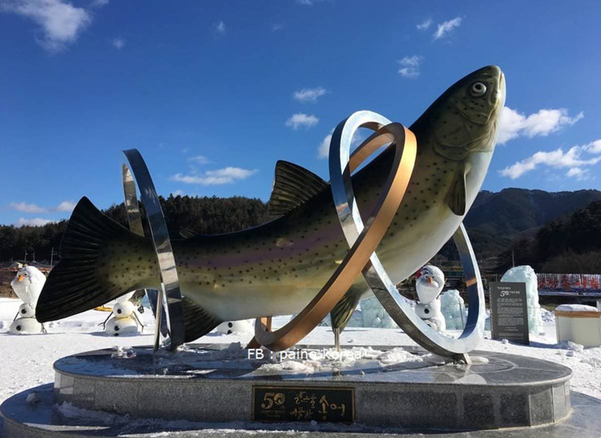 冬季限定!排排坐體驗「挖洞釣冰魚」,新鮮現場料理「火烤、生魚片」任選 冬季限定!排排坐體驗「挖洞釣冰魚」,新鮮現場料理「火烤、生魚片」任選