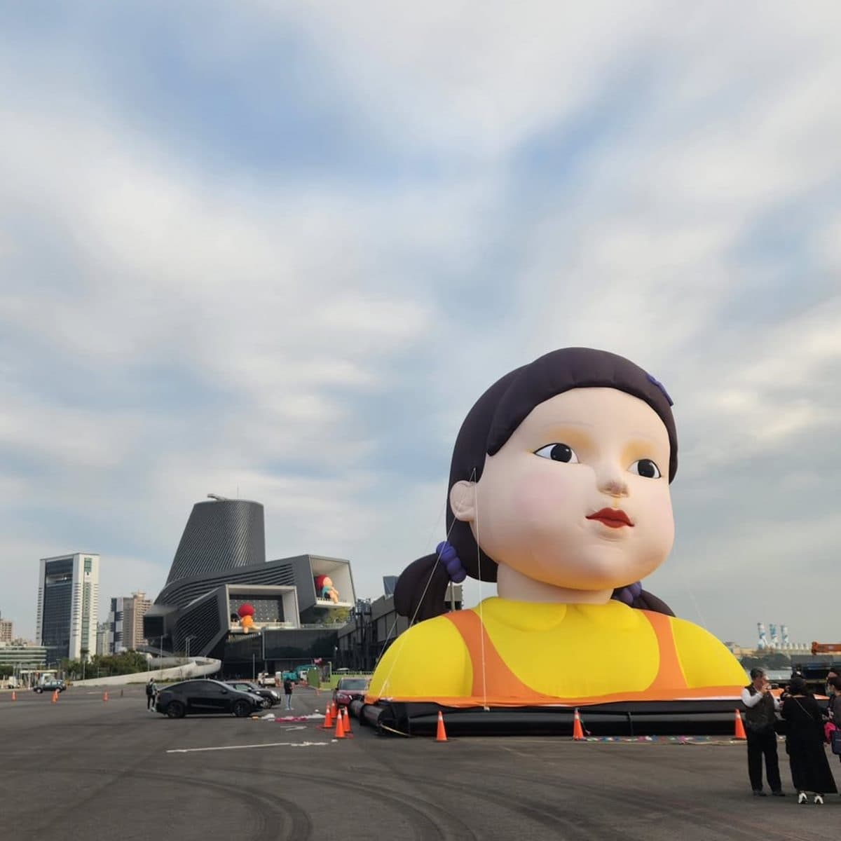 高雄港變身主題樂園!巨型英熙娃娃、主題列車免費拍,還有萬人粉紅派對 高雄港變身主題樂園!巨型英熙娃娃、主題列車免費拍,還有萬人粉紅派對