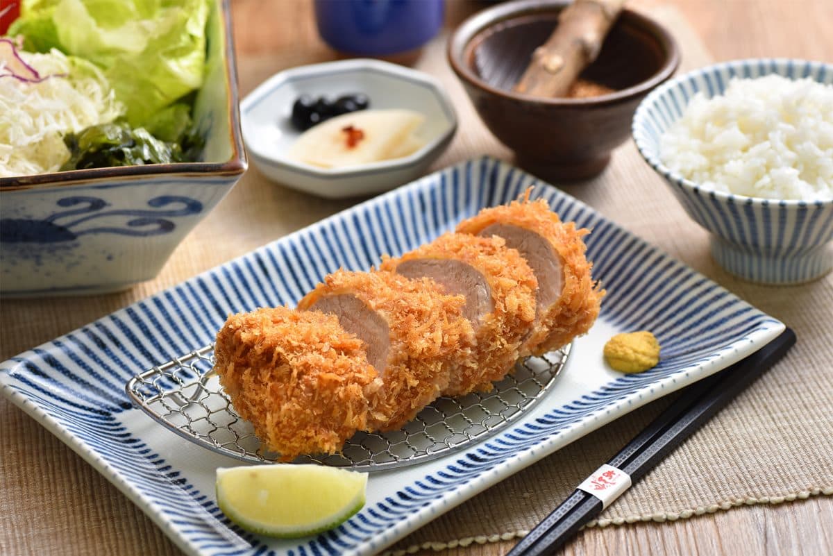 送酥炸大牡蠣!290元起爽嗑「銀座杏子豬排」,白飯、湯品、高麗菜無限續 送酥炸大牡蠣!290元起爽嗑「銀座杏子豬排」,白飯、湯品、高麗菜無限續