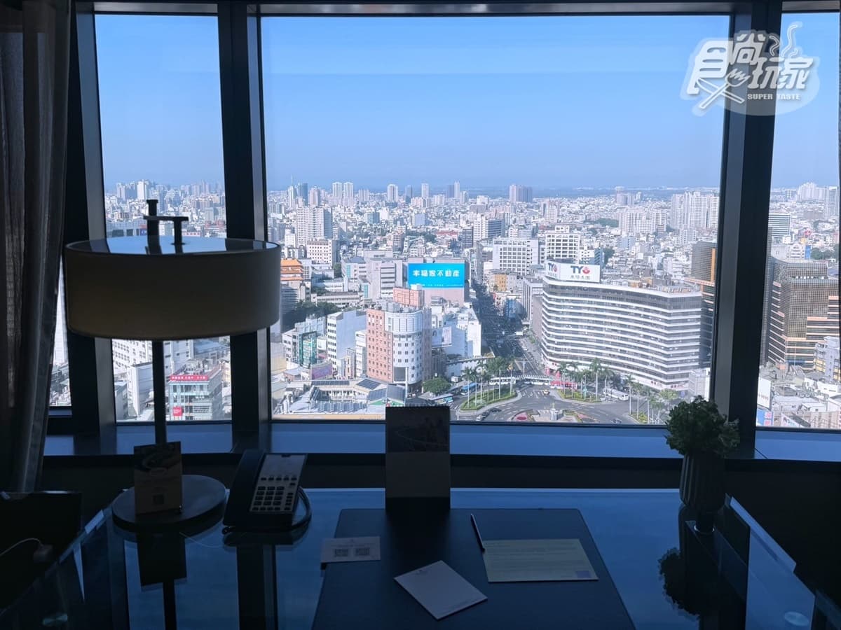 調酒無限暢飲、免排隊吃輕奢早餐!入住「府城最高樓飯店」豪華閣開箱 調酒無限暢飲、免排隊吃輕奢早餐!入住「府城最高樓飯店」豪華閣開箱