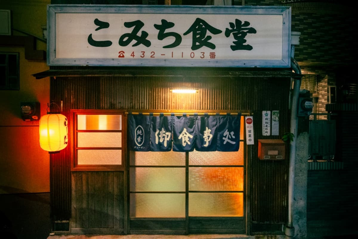 台南隱藏版「素食拉麵」爆紅!擔擔麵、柚子胡椒拉麵招牌必吃,一秒穿梭昭和時代 台南隱藏版「素食拉麵」爆紅!擔擔麵、柚子胡椒拉麵招牌必吃,一秒穿梭昭和時代