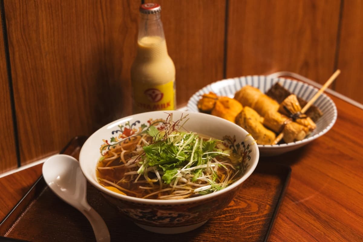 台南隱藏版「素食拉麵」爆紅!擔擔麵、柚子胡椒拉麵招牌必吃,一秒穿梭昭和時代 台南隱藏版「素食拉麵」爆紅!擔擔麵、柚子胡椒拉麵招牌必吃,一秒穿梭昭和時代