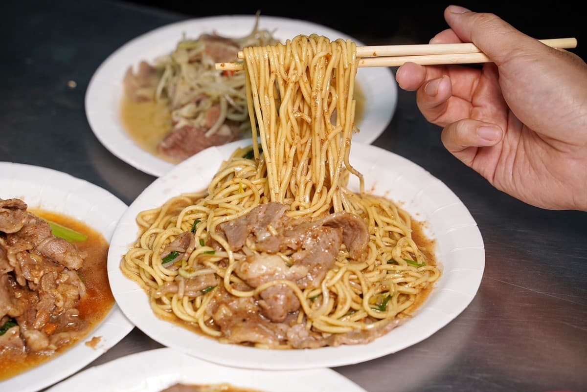 10元就能爽喝羊肉湯!桃園炒羊肉深夜食堂,獨門沙茶醬鹹香唰嘴 10元就能爽喝羊肉湯!桃園炒羊肉深夜食堂,獨門沙茶醬鹹香唰嘴