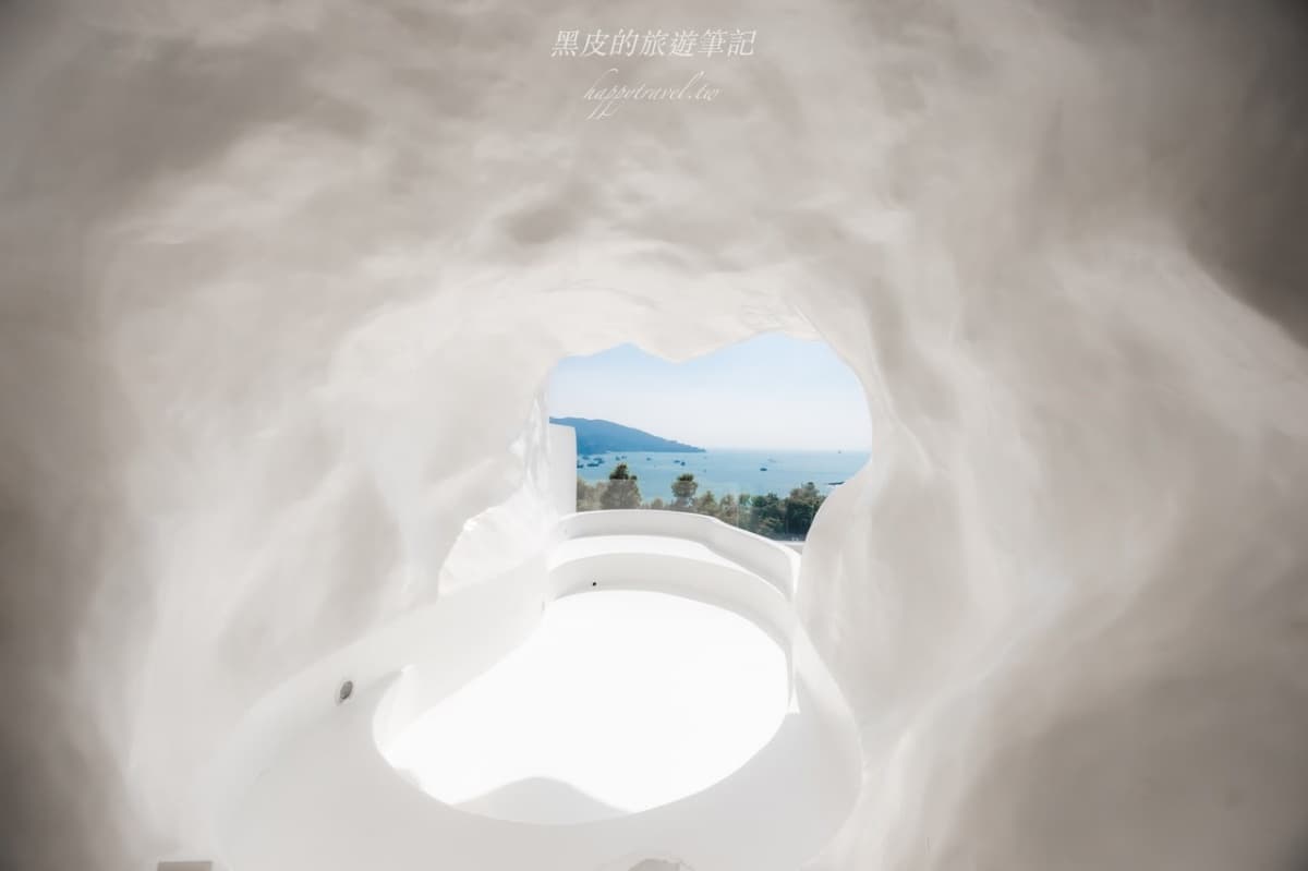 秒飛到希臘愛情海!「純白建築+洞穴海景泡池」美翻,1泊3食超享受 秒飛到希臘愛情海!「純白建築+洞穴海景泡池」美翻,1泊3食超享受