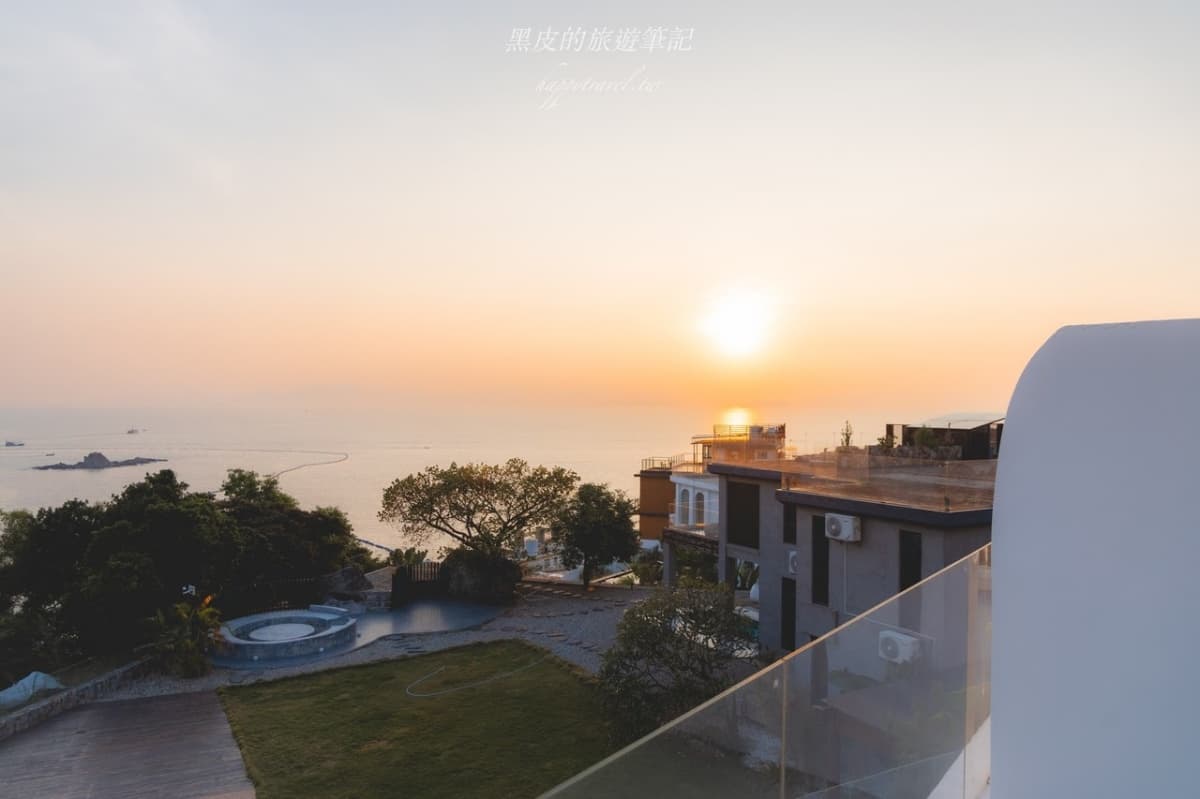秒飛到希臘愛情海!「純白建築+洞穴海景泡池」美翻,1泊3食超享受 秒飛到希臘愛情海!「純白建築+洞穴海景泡池」美翻,1泊3食超享受