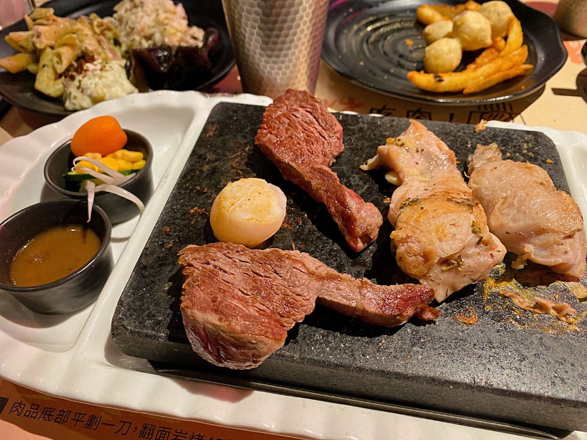 義大利麵、燉飯吃到飽!台北東區「高CP值牛排」炸物無限吃,好評破3000則 義大利麵、燉飯吃到飽!台北東區「高CP值牛排」炸物無限吃,好評破3000則