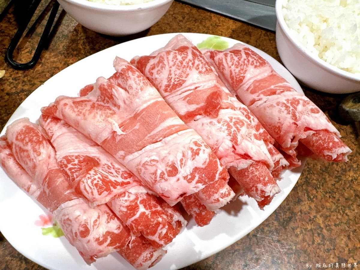 台中三大沙茶火鍋之一!30年老店人氣超夯,宜蘭特色酸菜肉、黃金豆皮都必點 台中三大沙茶火鍋之一!30年老店人氣超夯,宜蘭特色酸菜肉、黃金豆皮都必點