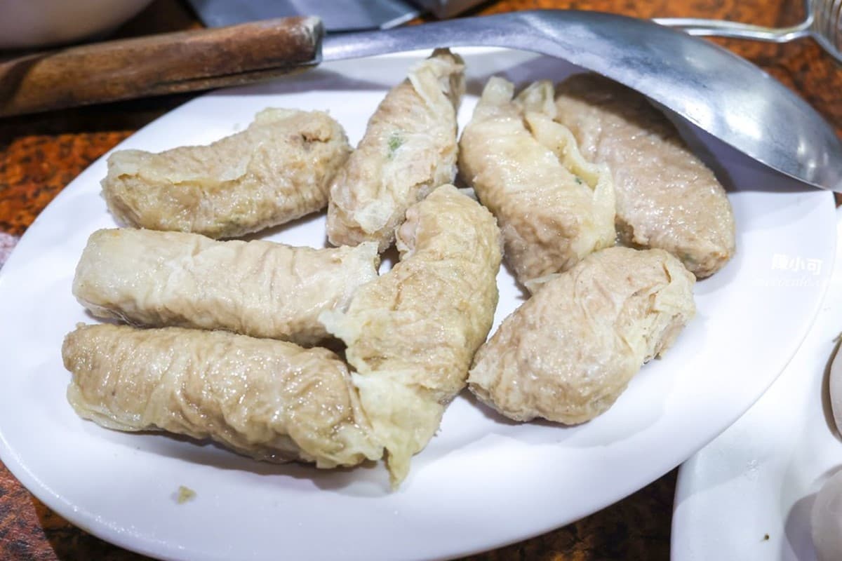 台中三大沙茶火鍋之一!30年老店人氣超夯,宜蘭特色酸菜肉、黃金豆皮都必點 台中三大沙茶火鍋之一!30年老店人氣超夯,宜蘭特色酸菜肉、黃金豆皮都必點