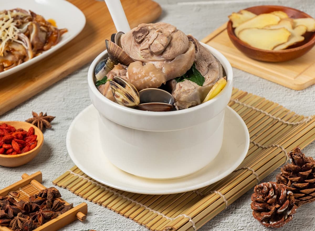 全台首間「雙月食品」回來了!連3天免費送油飯,加碼搶吃「林聰明砂鍋水餃」 全台首間「雙月食品」回來了!連3天免費送油飯,加碼搶吃「林聰明砂鍋水餃」