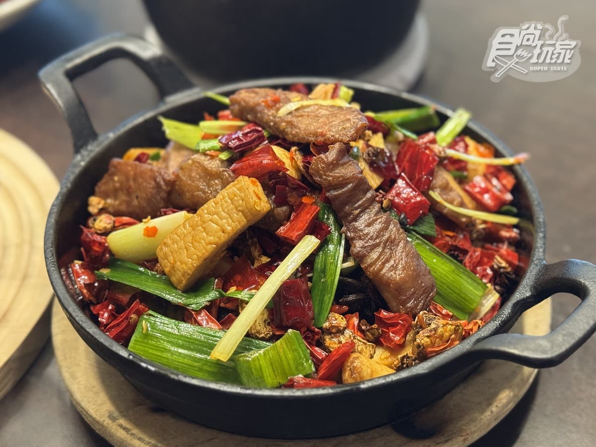 台灣開賣《黑白大廚》麻辣奶油蝦!明星主廚鄭智善聯名新品,拔絲布丁太欠吃 台灣開賣《黑白大廚》麻辣奶油蝦!明星主廚鄭智善聯名新品,拔絲布丁太欠吃