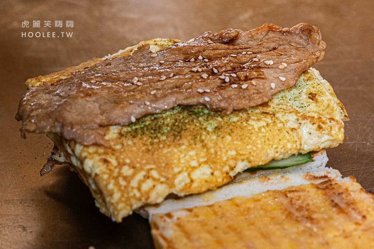 厚到一口塞不下!高雄巨無霸「炭烤燒肉銀絲卷」藏這,65元佛系開吃超滿足 厚到一口塞不下!高雄巨無霸「炭烤燒肉銀絲卷」藏這,65元佛系開吃超滿足
