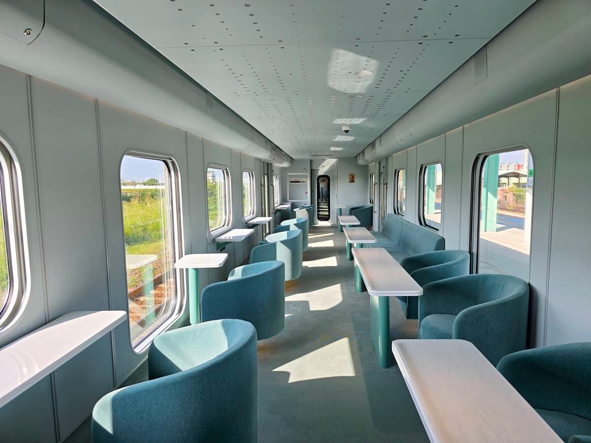 台灣首輛甜點觀光列車!「海風號」夏季路線開跑,享無敵海景、米其林級美食 台灣首輛甜點觀光列車!「海風號」夏季路線開跑,享無敵海景、米其林級美食