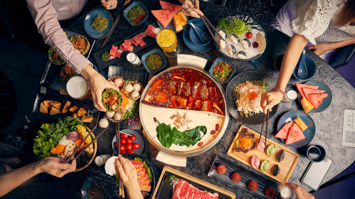 用餐現折500元!浮誇系火鍋全新「櫻花鍋」美到捨不得吃,必點巨無霸牛豚拼盤 用餐現折500元!浮誇系火鍋全新「櫻花鍋」美到捨不得吃,必點巨無霸牛豚拼盤