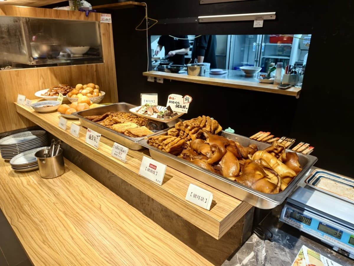 桃園好評大碗公牛肉麵!6種湯底口味可任選,自助吧飲料、冰淇淋無限供應 桃園好評大碗公牛肉麵!6種湯底口味可任選,自助吧飲料、冰淇淋無限供應