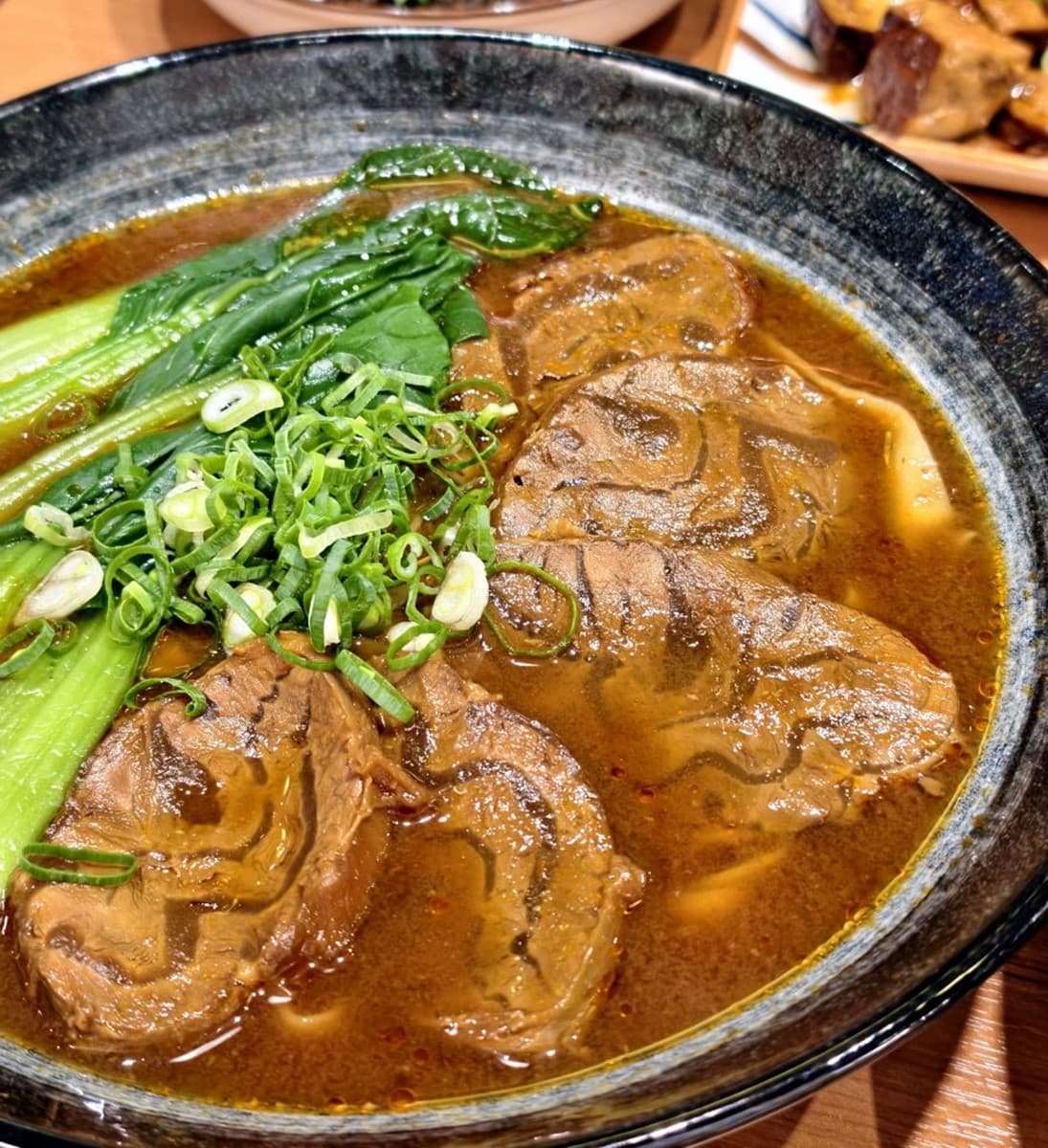 桃園好評大碗公牛肉麵!6種湯底口味可任選,自助吧飲料、冰淇淋無限供應 桃園好評大碗公牛肉麵!6種湯底口味可任選,自助吧飲料、冰淇淋無限供應
