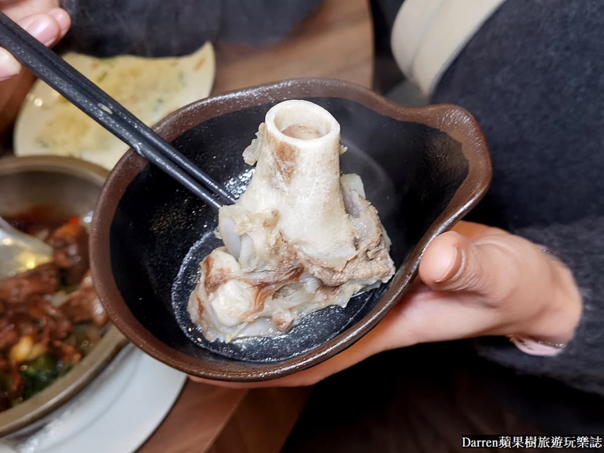 溫體羊肉鍋送肉塊、吸骨!必點白切羊三層、羊腦煎蛋,沾全台唯一羊油辣椒醬 溫體羊肉鍋送肉塊、吸骨!必點白切羊三層、羊腦煎蛋,沾全台唯一羊油辣椒醬