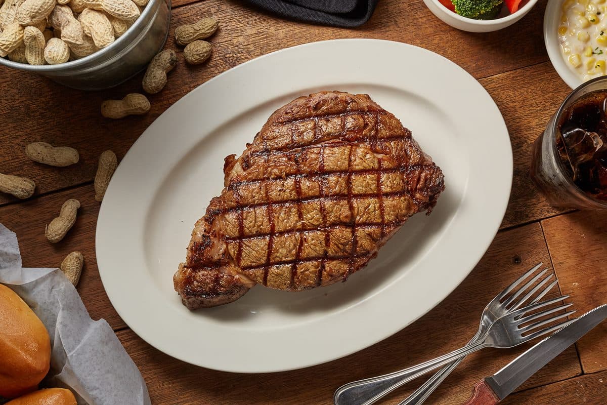 拿出媽媽身分證!對中「德、州、淑、芬」任一字, 肋眼牛排免費升級 拿出媽媽身分證!對中「德、州、淑、芬」任一字, 肋眼牛排免費升級