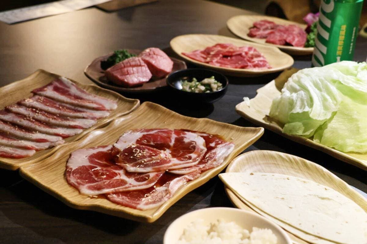 台中燒肉「厚切牛舌」強者!雙人套餐爽嗑6種肉、3種海鮮,壽星免費送肉盤 台中燒肉「厚切牛舌」強者!雙人套餐爽嗑6種肉、3種海鮮,壽星免費送肉盤