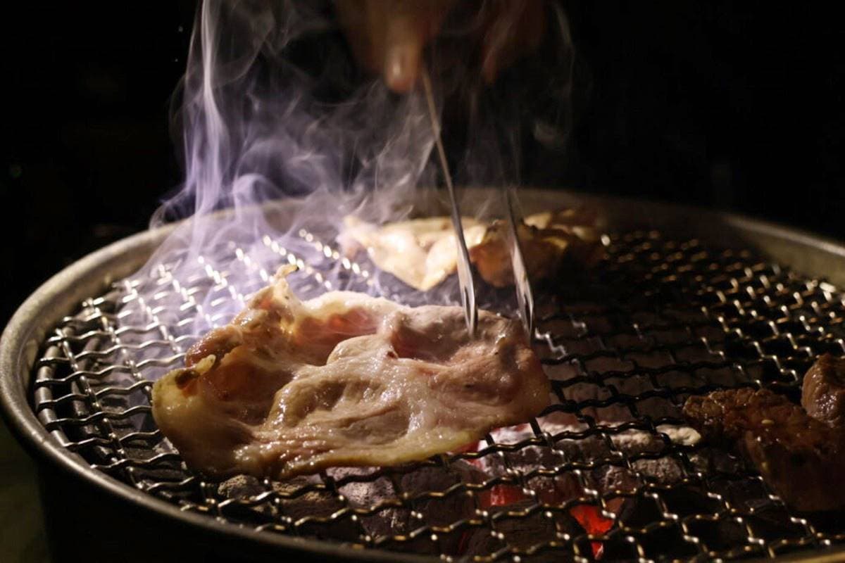 台中燒肉「厚切牛舌」強者!雙人套餐爽嗑6種肉、3種海鮮,壽星免費送肉盤 台中燒肉「厚切牛舌」強者!雙人套餐爽嗑6種肉、3種海鮮,壽星免費送肉盤