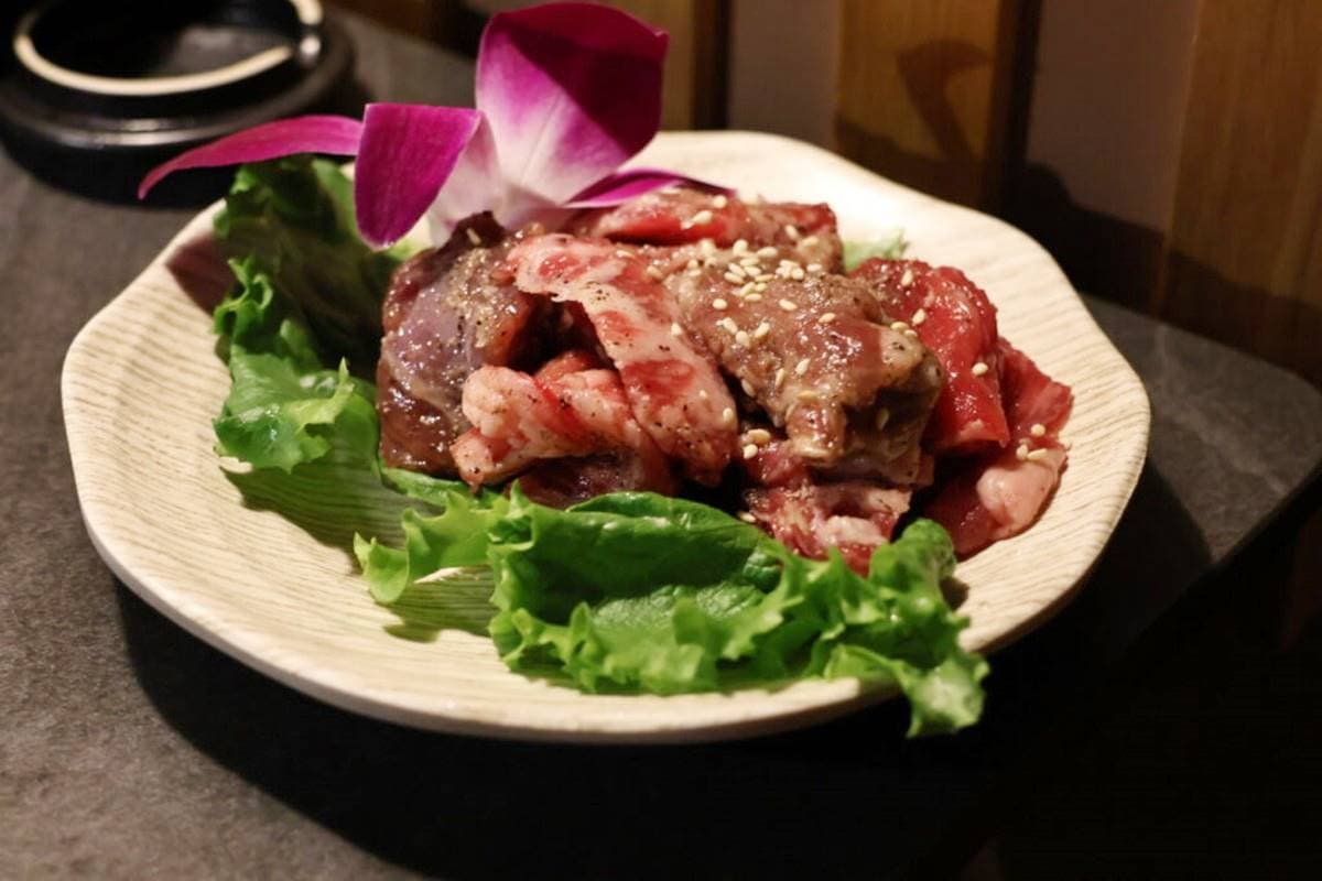 台中燒肉「厚切牛舌」強者!雙人套餐爽嗑6種肉、3種海鮮,壽星免費送肉盤 台中燒肉「厚切牛舌」強者!雙人套餐爽嗑6種肉、3種海鮮,壽星免費送肉盤