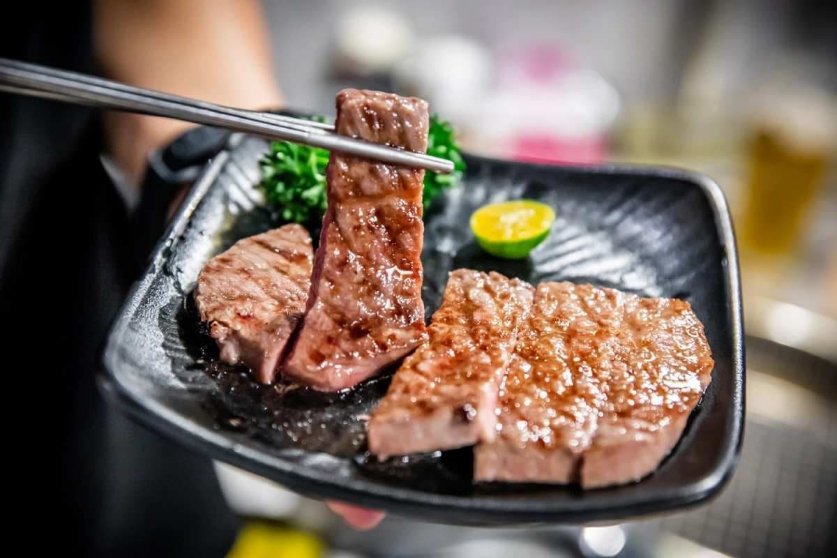 加99元和牛吃到飽!地表最強「燒肉吃到飽」手搖搬進店,手臂蝦、生蠔無限吃 加99元和牛吃到飽!地表最強「燒肉吃到飽」手搖搬進店,手臂蝦、生蠔無限吃