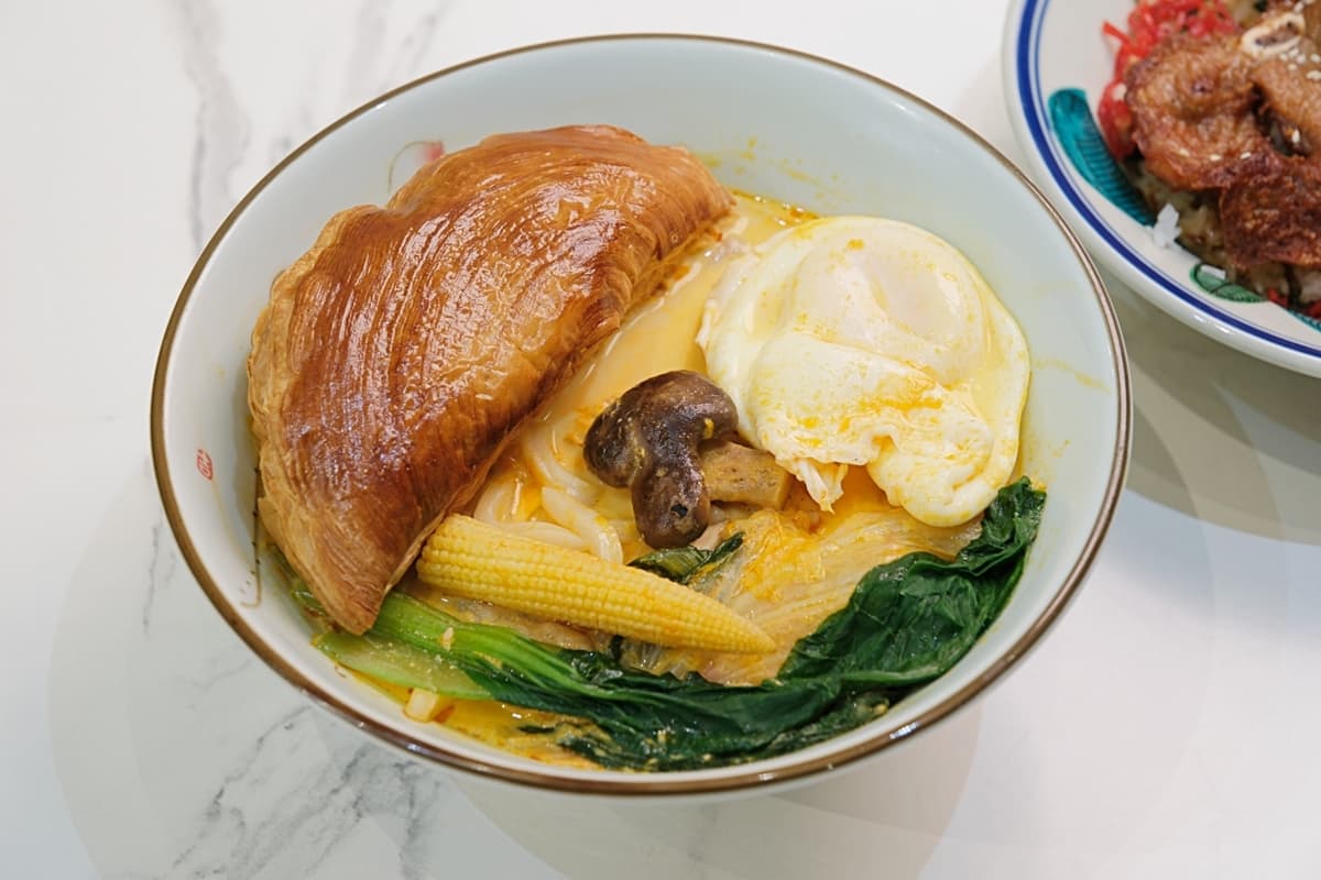 主餐第2份半價!上海風味麵食館創新吃法,必點胡椒鍋燒意麵、酥皮綠咖哩麵 主餐第2份半價!上海風味麵食館創新吃法,必點胡椒鍋燒意麵、酥皮綠咖哩麵