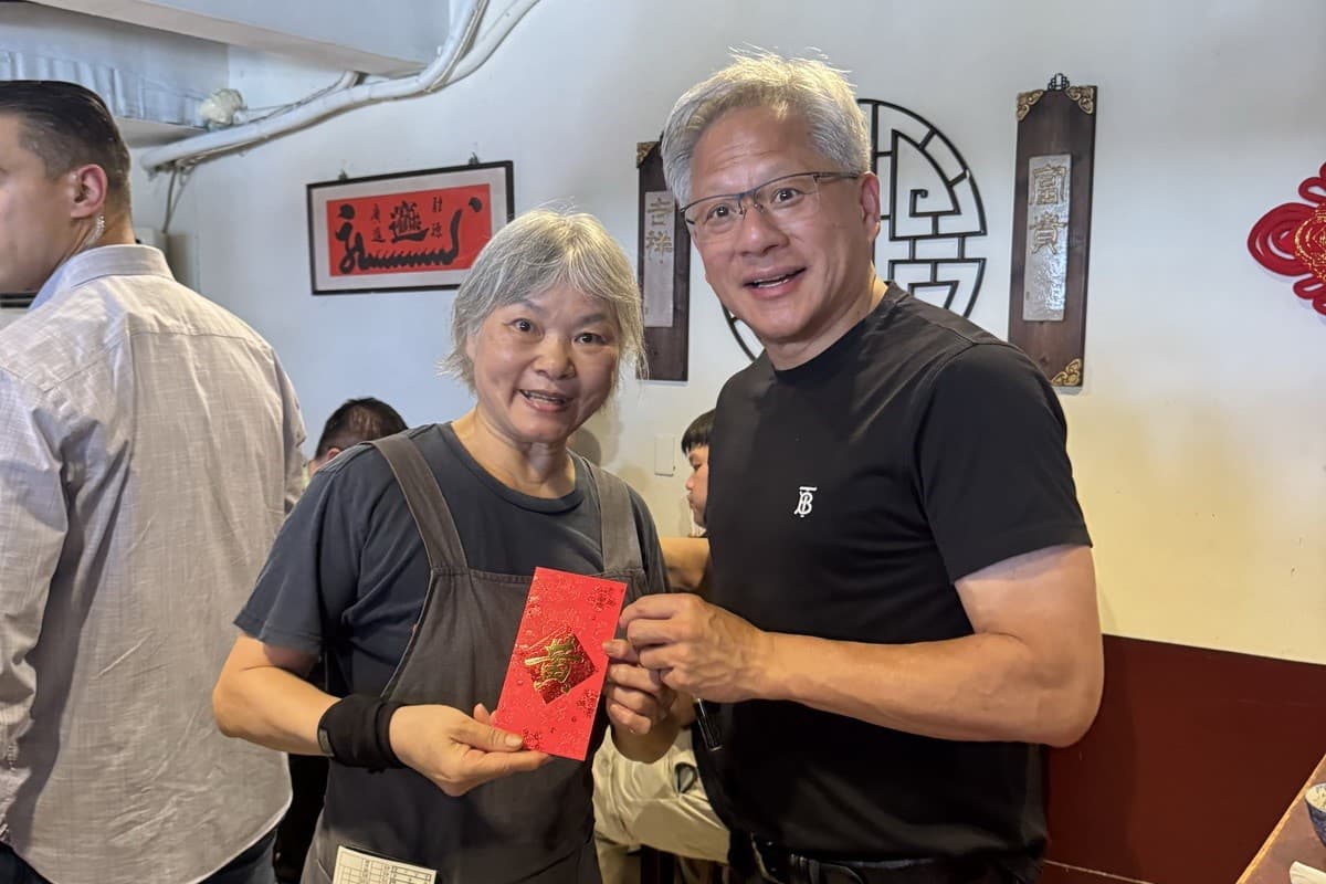 黃仁勳最愛牛肉麵是這家!每次必點「紅燒半筋半肉麵」,免費飲料暢飲超貼心 黃仁勳最愛牛肉麵是這家!每次必點「紅燒半筋半肉麵」,免費飲料暢飲超貼心
