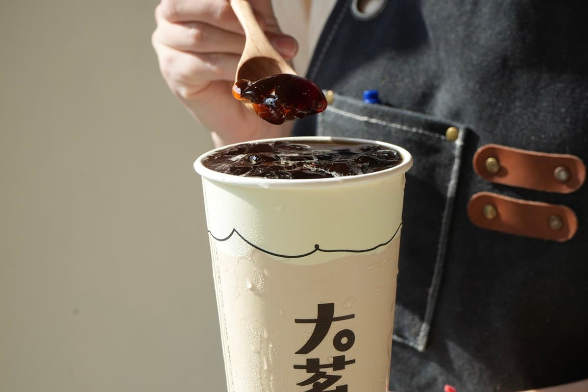 UG、大茗超狂新品到!「傻瓜奶茶」糯米香必喝,「珈琲粉粿」咀嚼控最愛 UG、大茗超狂新品到!「傻瓜奶茶」糯米香必喝,「珈琲粉粿」咀嚼控最愛