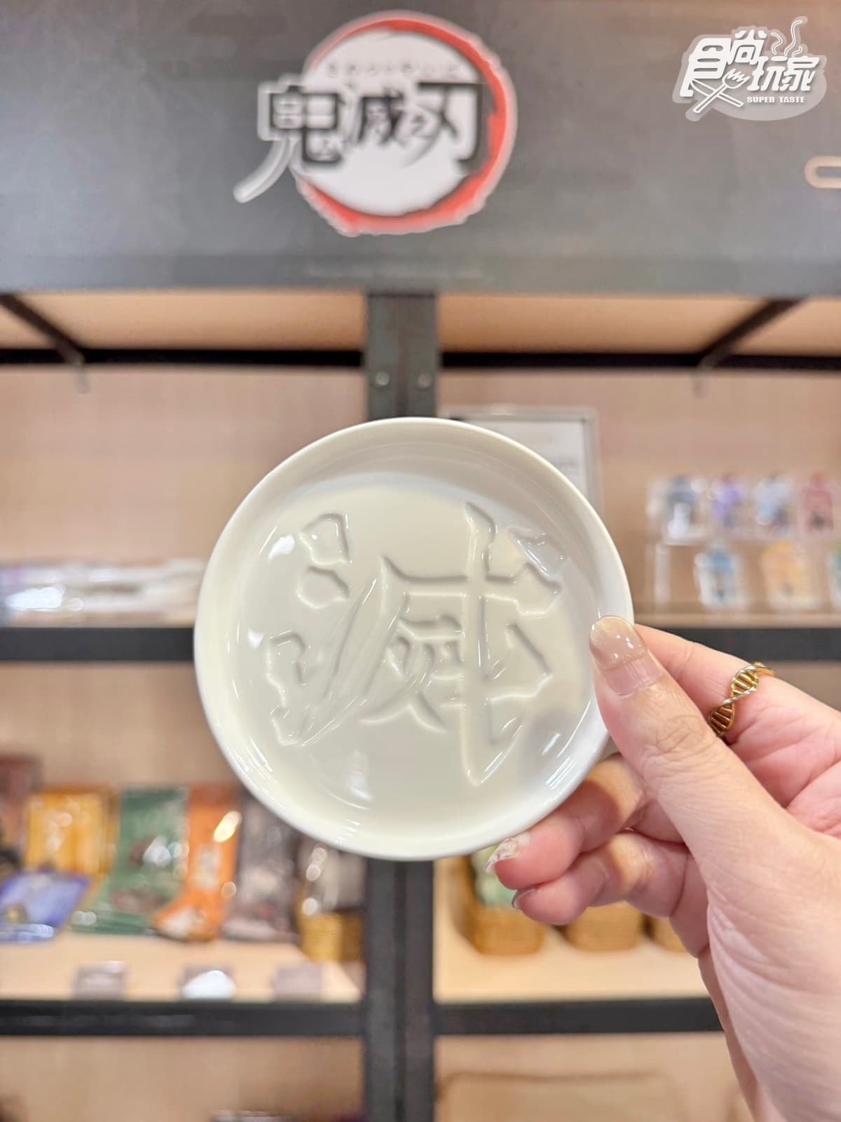 《鬼滅之刃》咖啡廳衝朝聖!劇照牆立牌免費拍,野豬頭米飯、送特典卡6亮點 《鬼滅之刃》咖啡廳衝朝聖!劇照牆立牌免費拍,野豬頭米飯、送特典卡6亮點
