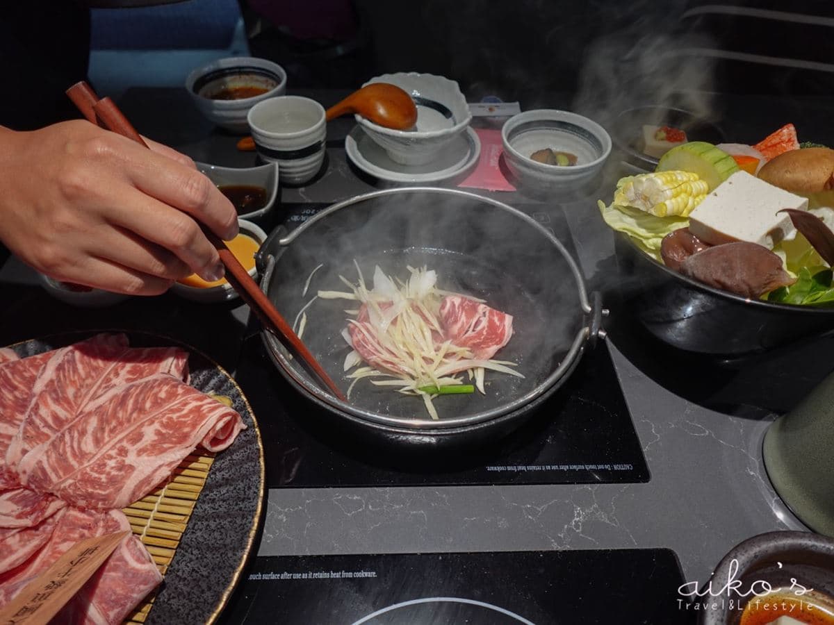爽嗑高CP值牛小排!超美「日式火鍋」是這家,超澎派海鮮拼盤也要吃 爽嗑高CP值牛小排!超美「日式火鍋」是這家,超澎派海鮮拼盤也要吃